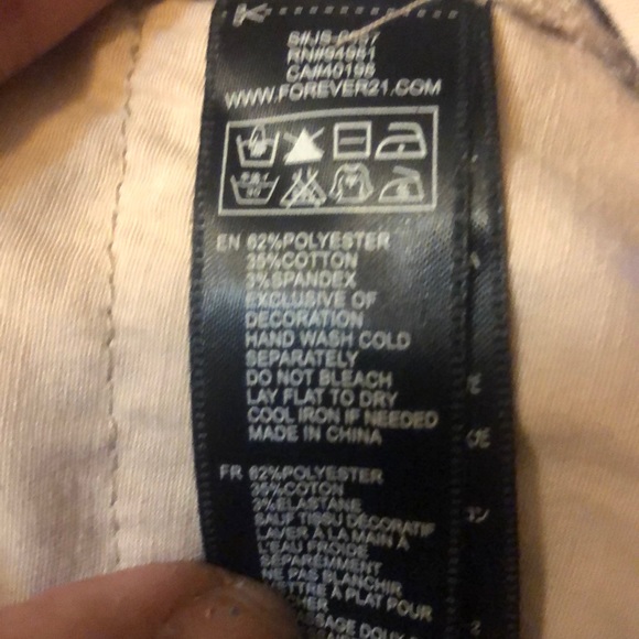 Beautiful satin and lace skirt - Picture 8 of 8